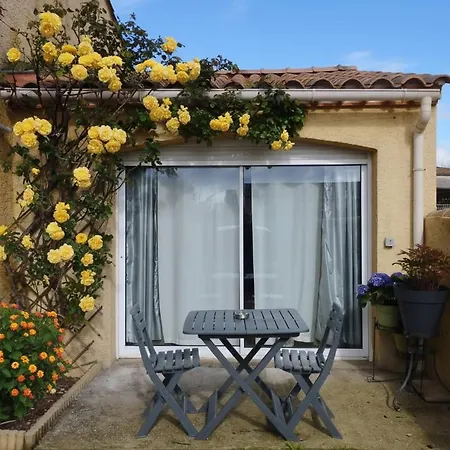 Aux Portes De La Camargue לינה וארוחת בוקר 3*