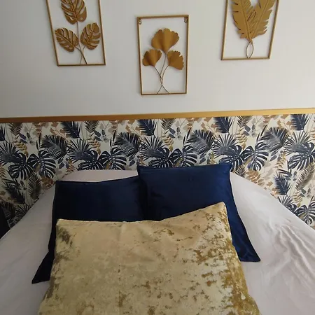 Aux Portes De La Camargue Bed & Breakfast 3*