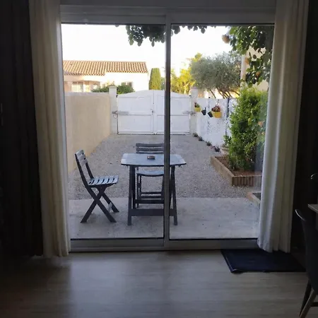 לינה וארוחת בוקר Aux Portes De La Camargue